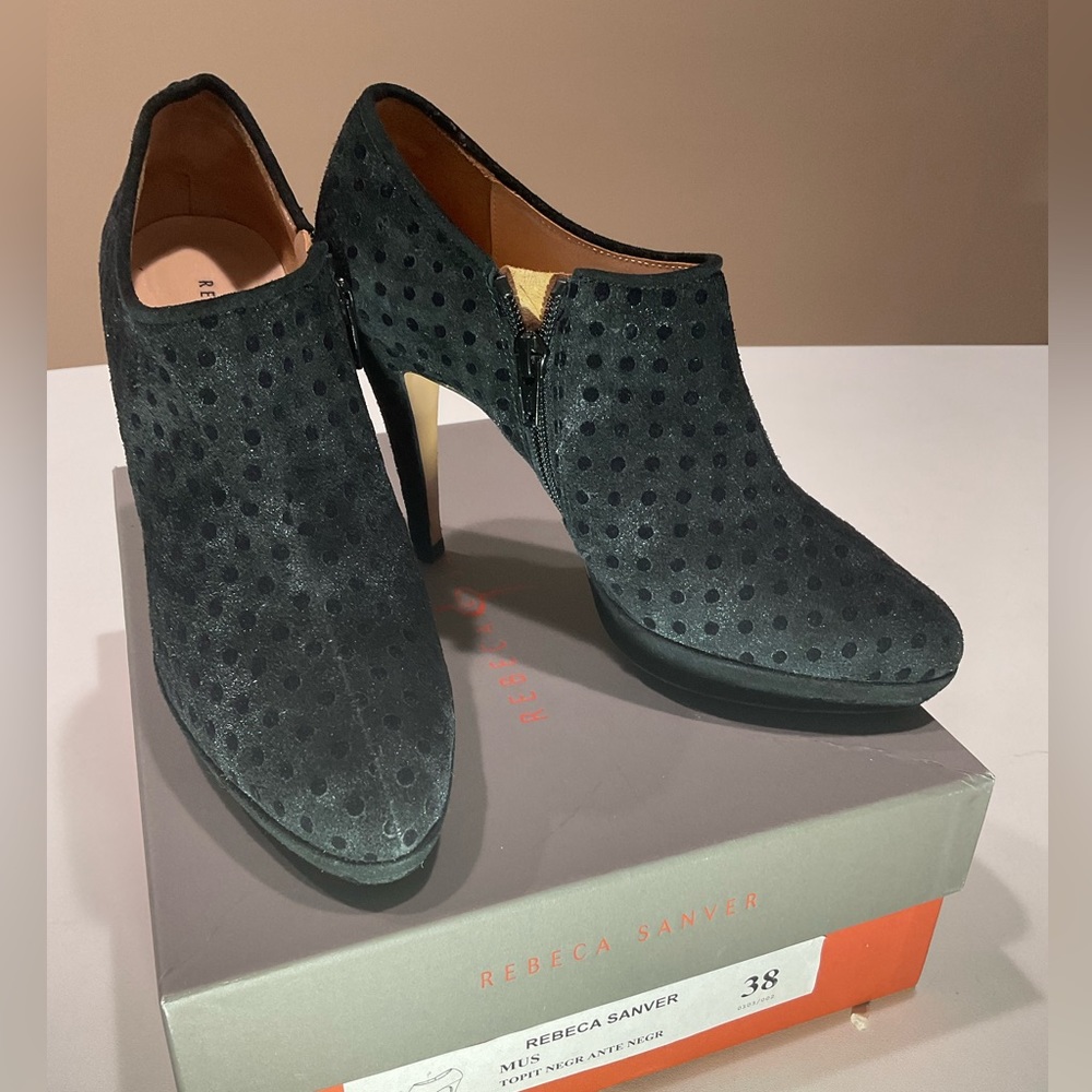 🌱Rebeca Sanver Sparked Black Suede Heeled Ancle Booties, Size 7.5/38 EU